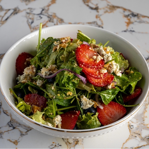 سلطة الفراولة